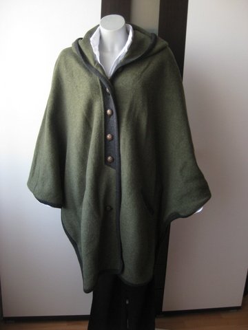 GEIGER Colletions Jacke in Lagen Look,Cape Gr.44 100% gekochte Wolle